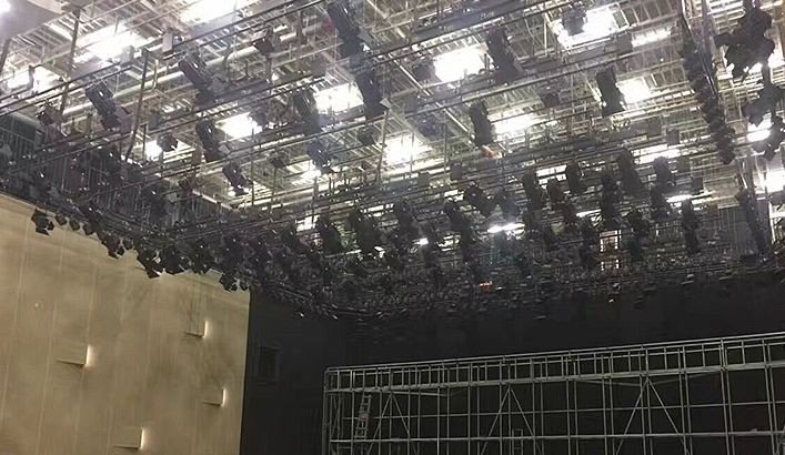 舞台燈光音響包括哪些設備？